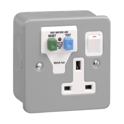 GMCPRCDSKT1G Schneider Exclusive 1 Gang Socket Outlet with RCD 30mA Passive Metalclad 