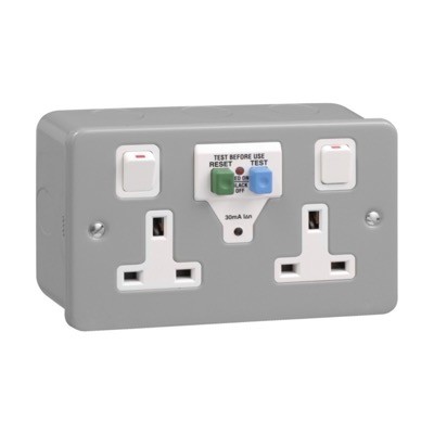 GMCPRCDSKT2G Schneider Exclusive 2 Gang Socket Outlet with RCD 30mA Passive Metalclad 