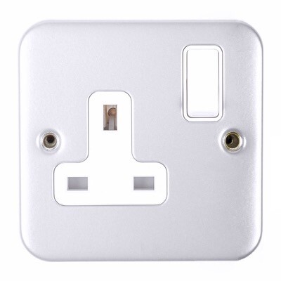 MS131S 1 Gang SP Switched Metal Clad Socket Outlet