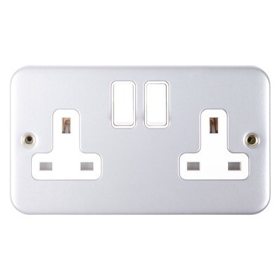 MS132S 13A 2 Gang SP Switched (Twin Earths) Metal Clad Socket Outlet